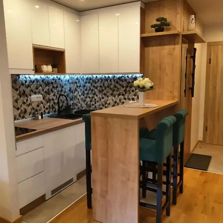 Aurora Onore Apartman *