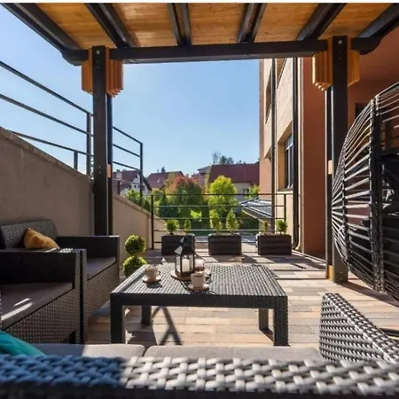 Aurora Onore Apartment *
