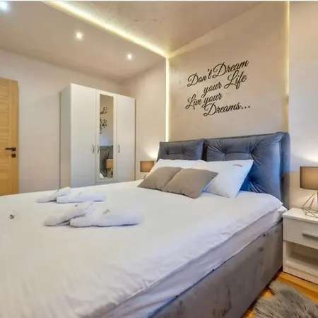 Apartment Aurora Onore *
