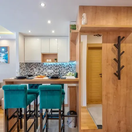 Aurora Onore Apartman *