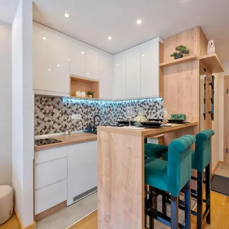 Aurora Onore Apartman *